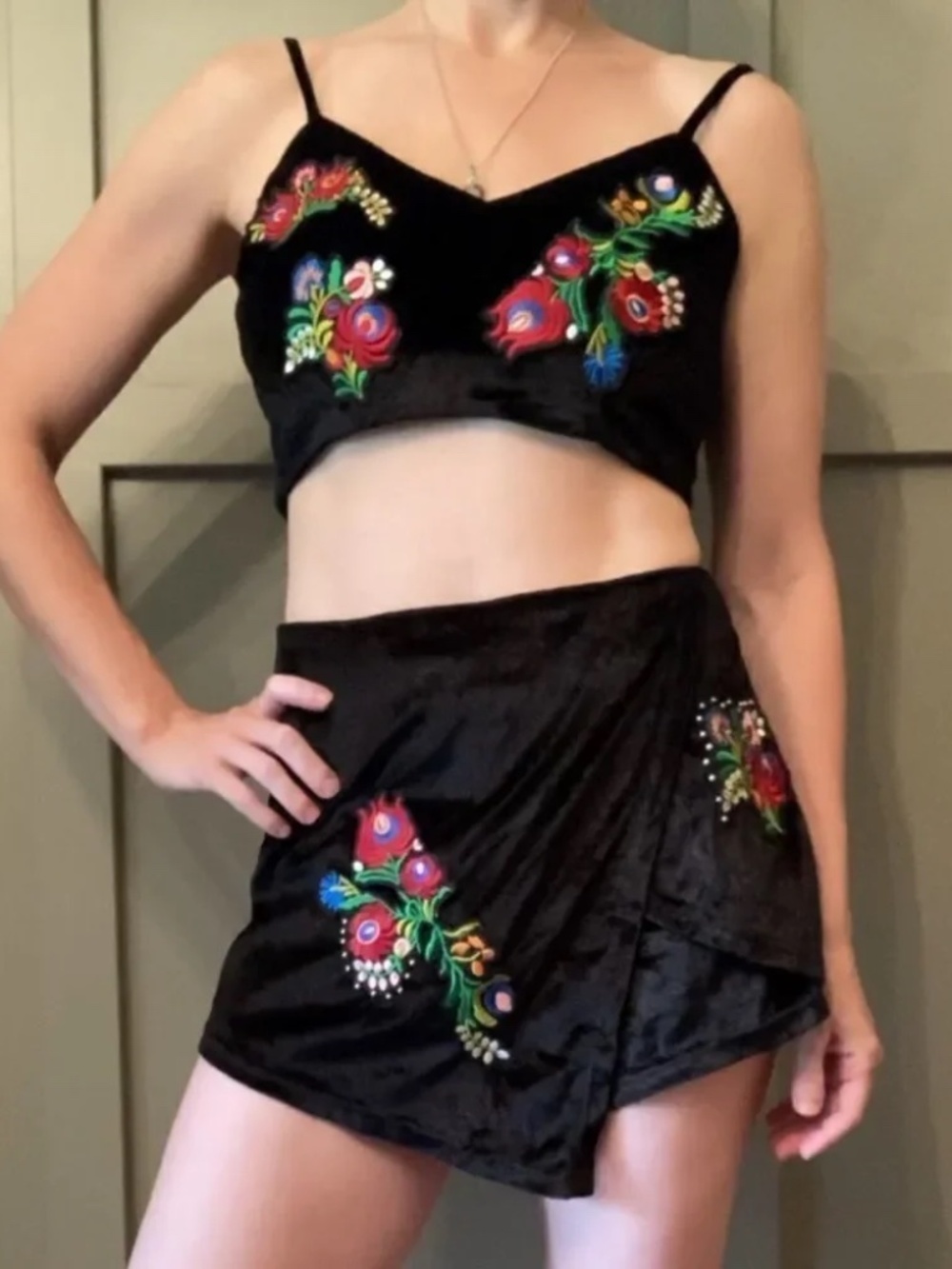 L'atiste By Amy Black Velvet Floral Embroidered Skort & Crop Top Set Size Small